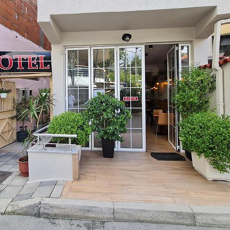 Hotel La Villa Тирана Экстерьер фото