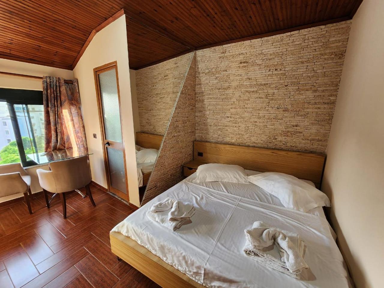 Hotel La Villa Тирана Экстерьер фото