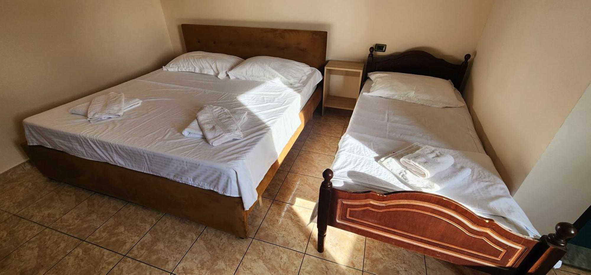 Hotel La Villa Тирана Экстерьер фото