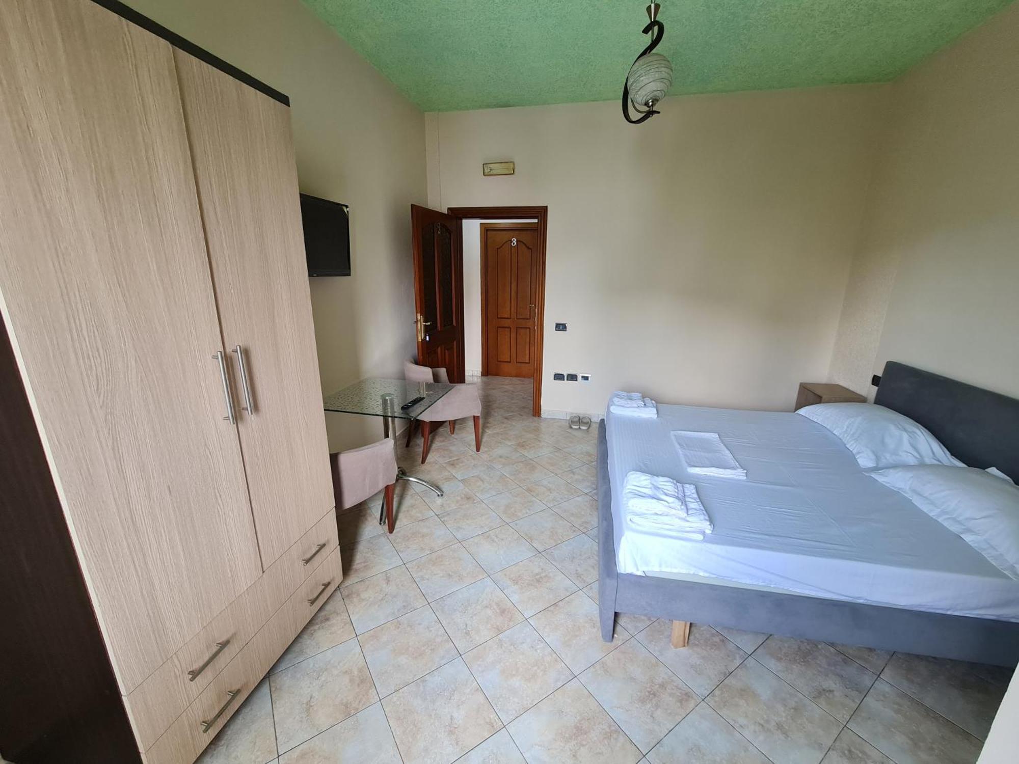 Hotel La Villa Тирана Экстерьер фото