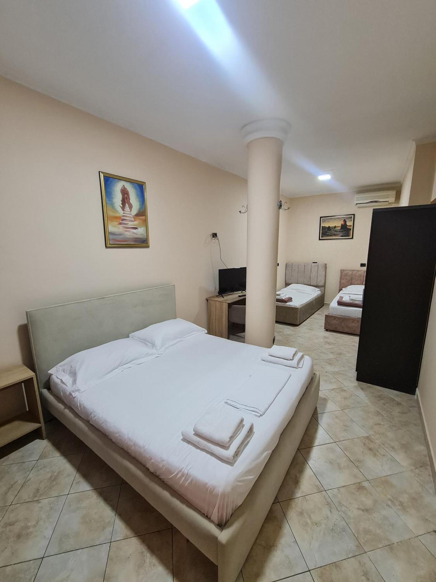 Hotel La Villa Тирана Экстерьер фото