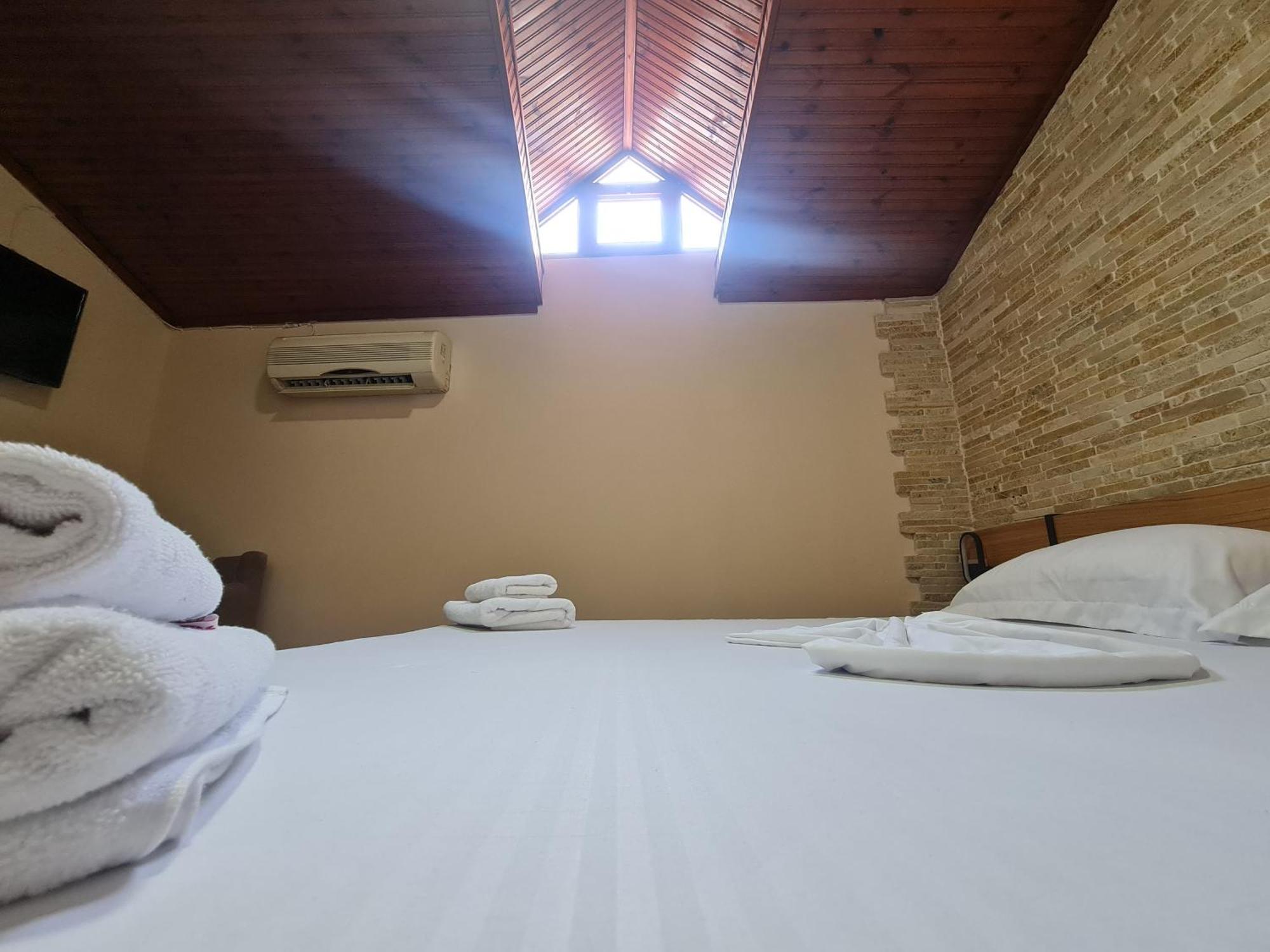 Hotel La Villa Тирана Экстерьер фото