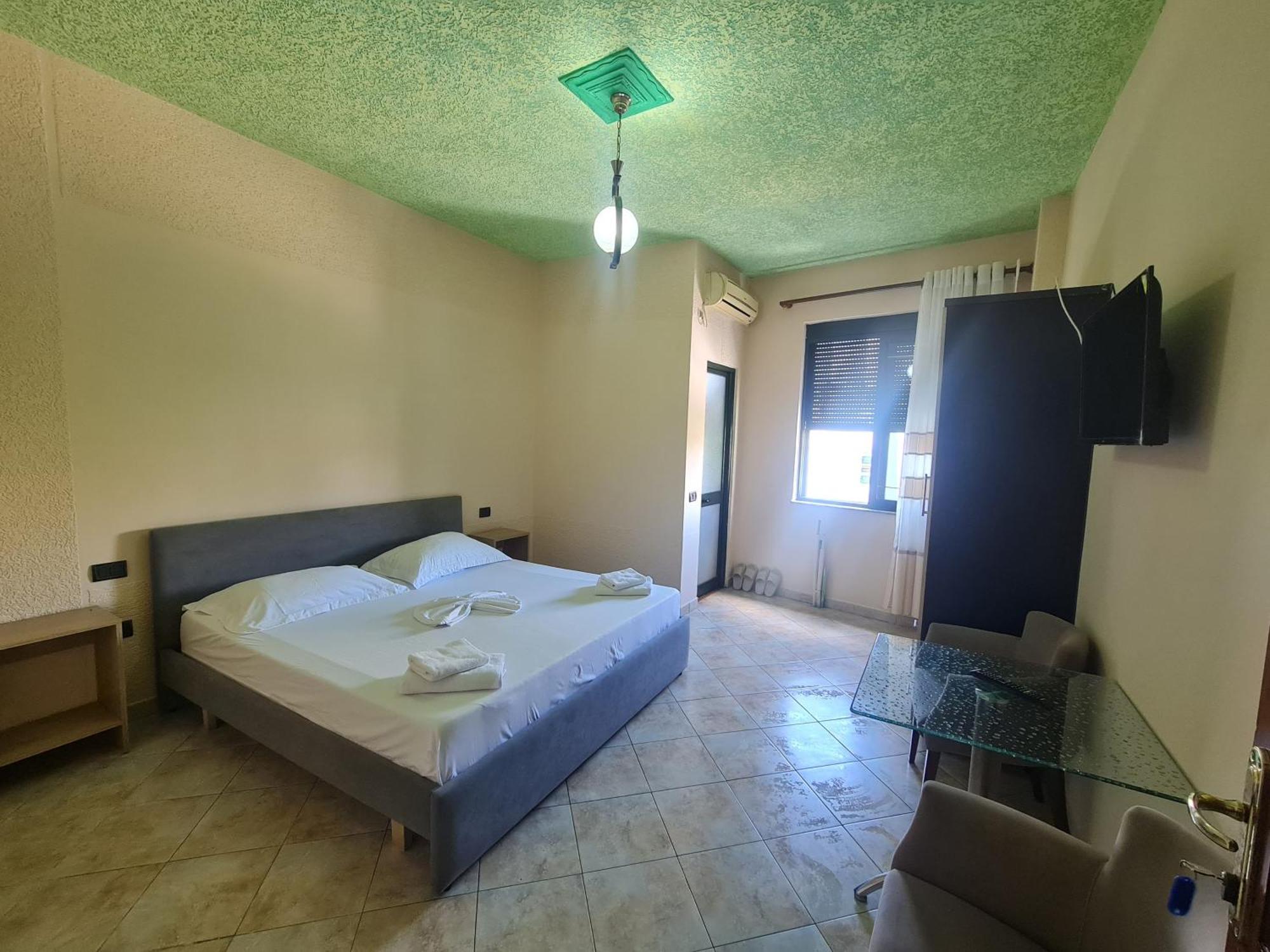 Hotel La Villa Тирана Экстерьер фото