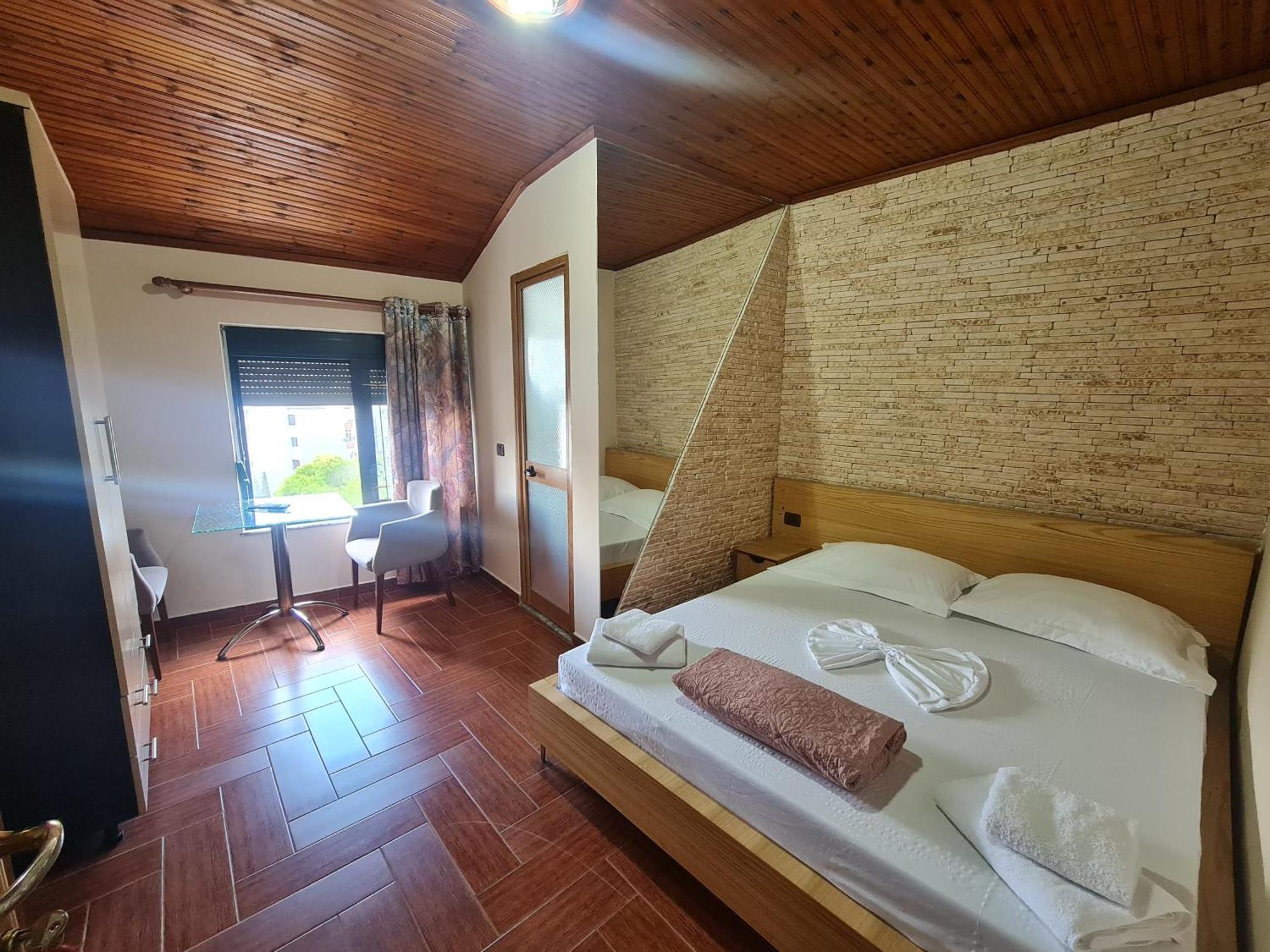 Hotel La Villa Тирана Экстерьер фото