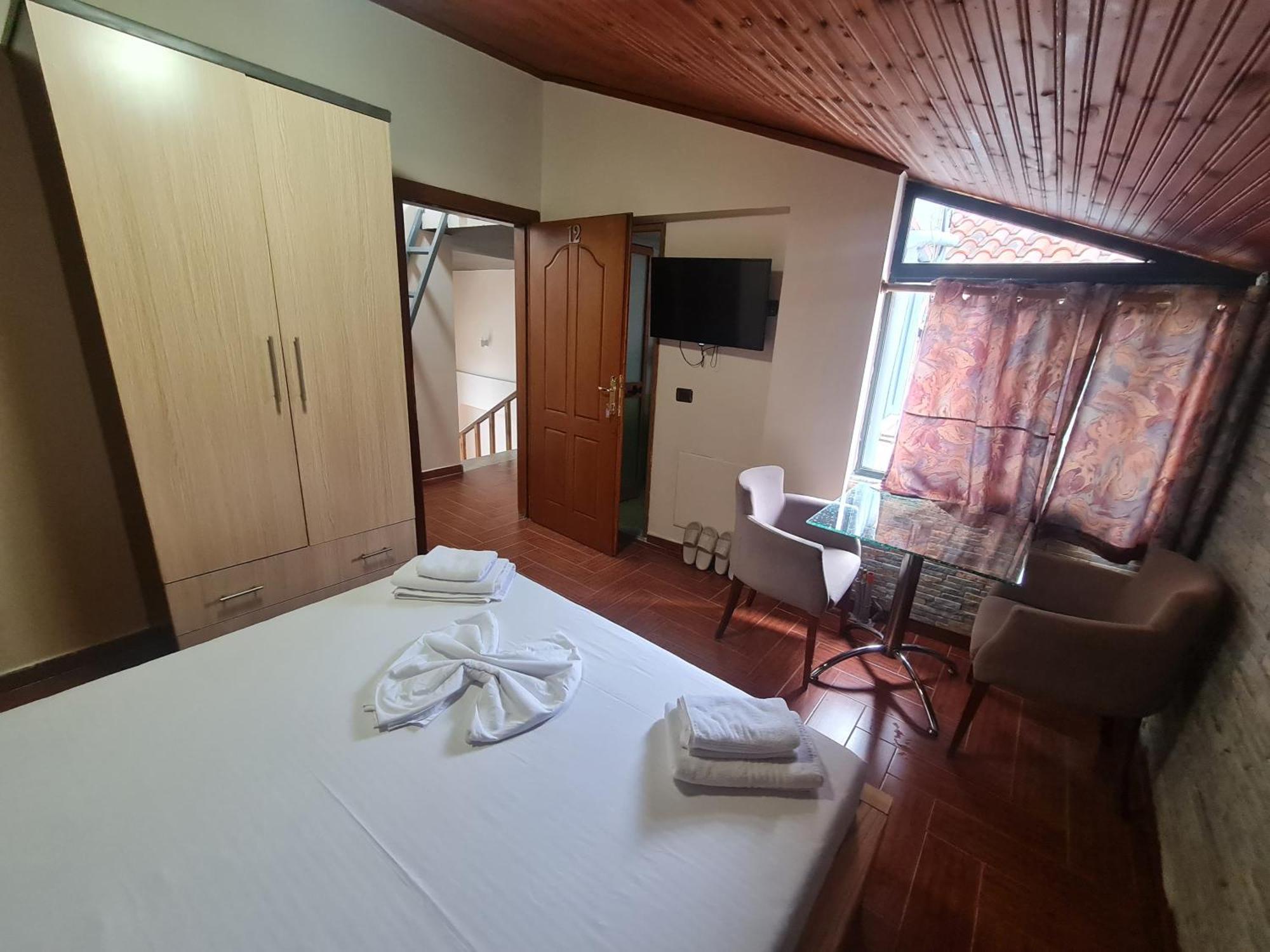 Hotel La Villa Тирана Экстерьер фото